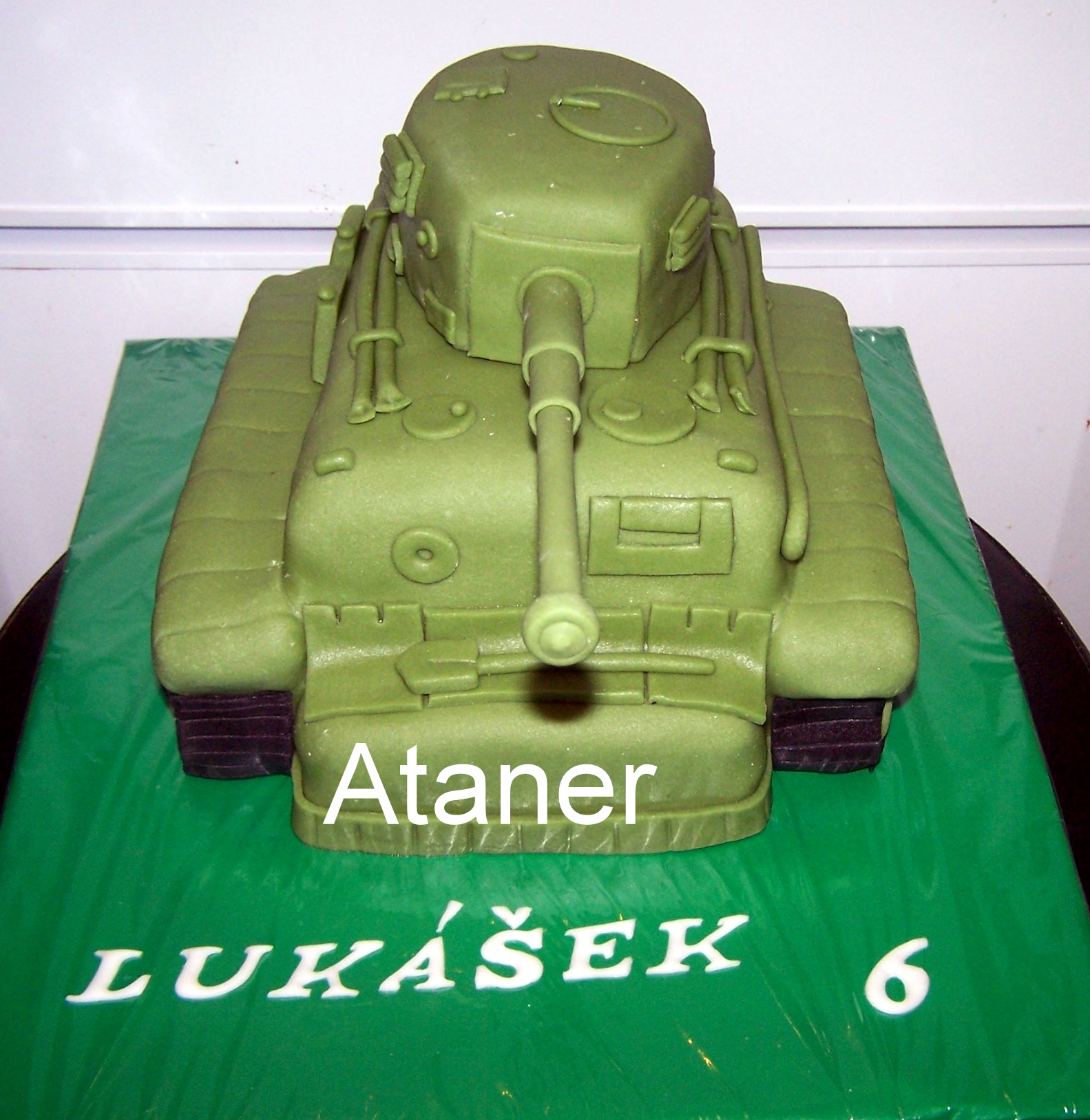 TANK (3)